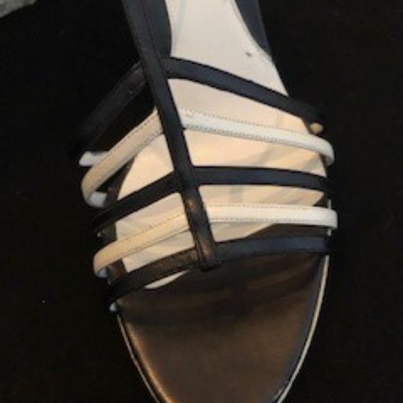 Authentic Giorgio Armani Peep Toe - Picture 3 of 5